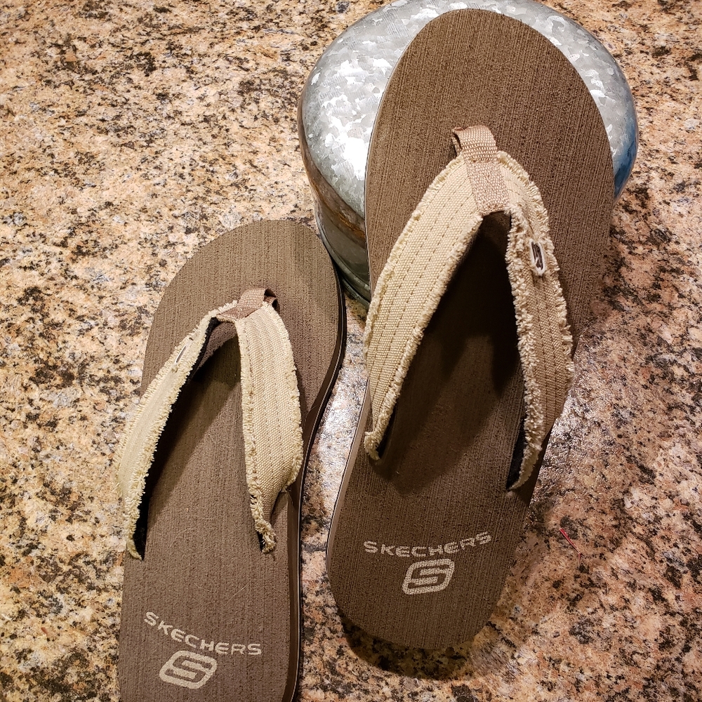 Mens Sketchers flip flops, sz 12, nwot